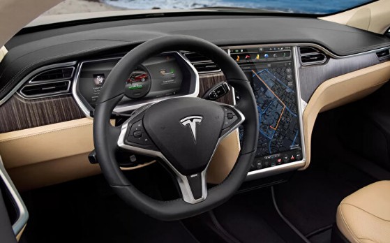 Sürücüsü uyuyan Tesla'yı 15 dakika boyunca polis kovaladı! İnanılır gibi değil ama gerçek!